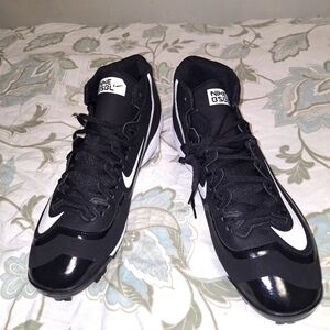 A pair of Nike Hurache baseball shoes. Like new condition. In a mens size 16.